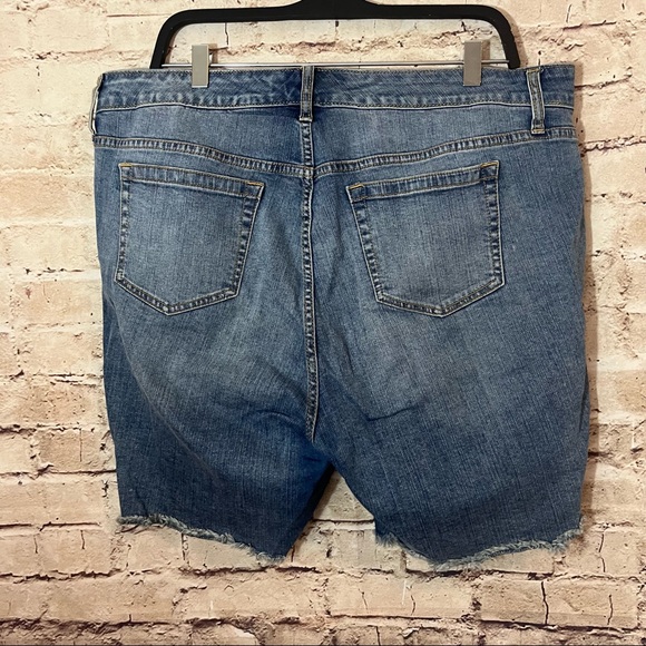 Torrid jean medium wash shorts size 16 - Picture 4 of 5